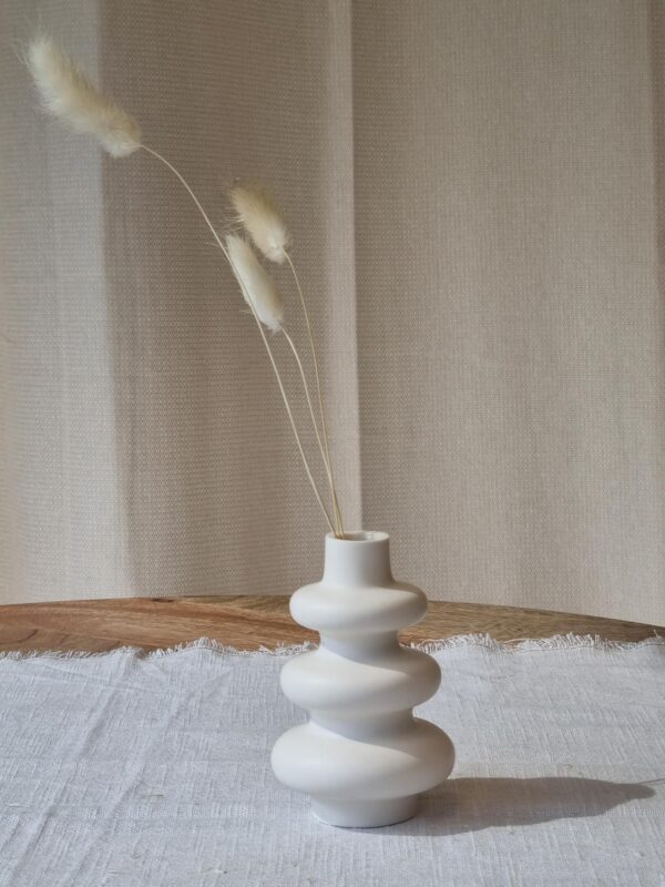 MadebyLL vaas Jasmijn Jesmonite wit