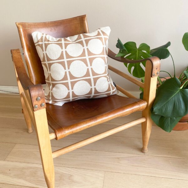 Funky Doris bruin kussen retro design