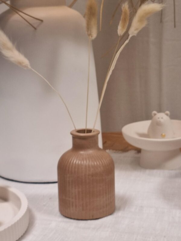 MadebyLL bruin vaasje Lina Jesmonite